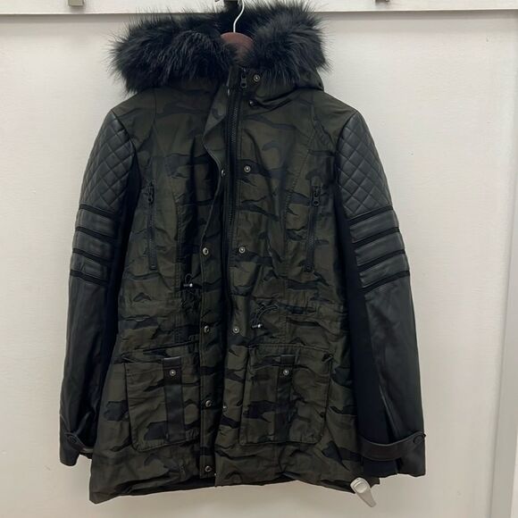 Blanc Noir  - Picture 1 of 6